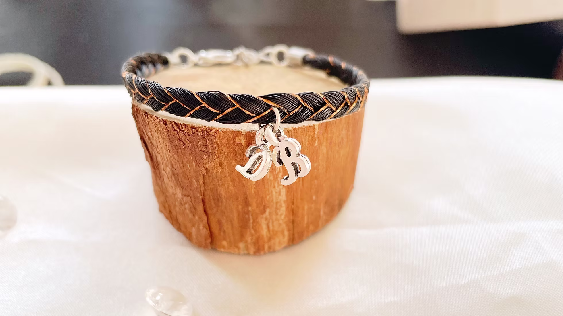 Bracelet en crins + breloques au choix