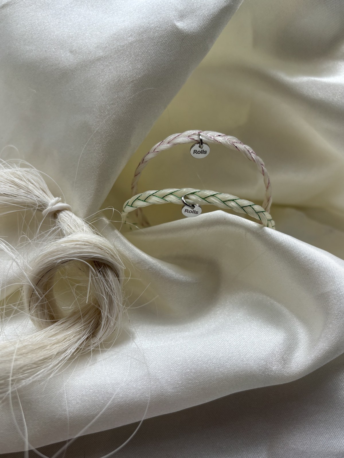 Bracelet en crins avec une plaque gravée personnalisée